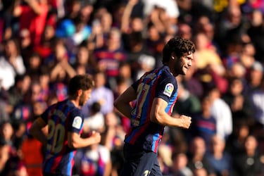 Barcelona 1-0 Espanyol | Saque de esquina de Raphinha que consiguió ceder Christensen de cabeza en el segundo palo, apareció Marcos Alonso para meter la testa y mandarla al fondo de la portería. 
