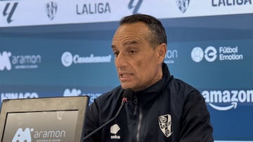 José Luis Oltra, durante su conferencia de prensa de esta mañana.