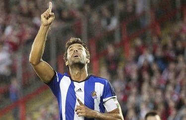 Xabi Prieto "proud and privileged" for a lifetime's service with Real Sociedad