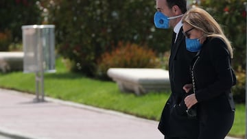 Ana Obregón y Alessandro Lequio han acudido esta mañana al cementerio de La Paz para dar el último adiós a su hijo, Álex Lequio. 