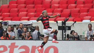 RIO DE JANEIRO, BRAZIL - NOVEMBER 3: Giorgian de Arrascaeta of Flamengo celebrates after scoring the first goal of his team during the Copa do Brasil Final First Leg match between Flamengo and Atletico Mineiro at Maracana Stadium on November 3, 2024 in Rio de Janeiro, Brazil. Wagner Meier/Getty Images/AFP (Photo by Wagner Meier / GETTY IMAGES NORTH AMERICA / Getty Images via AFP)