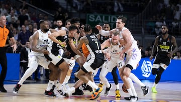 A falta de 1:40 Llull realizó una dura falta sobre Kevin Punter con 80-95 en el marcador. El estadounidense se giró para encarar al balear y Deck se lanzó con enorme agresividad sobre Punter, que salió disparado hacia atrás. Entonces apareció Yabusele, que le hizo una llave de judo a Exum, que acabó por el suelo. Por otro lado, Punter soltaba dos puñetazos a Musa...