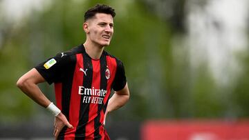 Michelis en su etapa como jugador del AC Milán Sub' 19