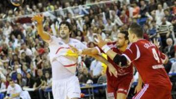 España hace valer su defensa y derrota nuevamente a Hungría