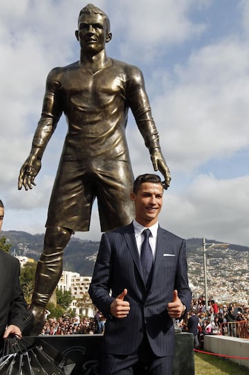 This second statue of Ronaldo was noticeably better than the other on that list. Ronaldo is seen here giving the thumbs up to the artist's incredibly generous representation of his groin area.