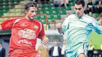 <b>UN CLÁSICO. </b>Bacaro (ElPozo) y Joan (Interviú), en un partido anterior entre los dos equipos.
