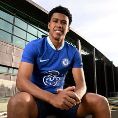 El Chelsea cede a Andrey Santos al Estrasburgo