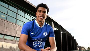 El Vasco de Gama oficializ¨® la venta de su joven estrella rumbo a Londres (Chelsea). Andrey Santos ha jugado en todas las categor¨ªas de base de la selecci¨®n brasile?a y est¨¢ convocado para el Campeonato Sudamericano Sub'20 de Colombia. Siendo as¨ª, una promesa del f¨²tbol internacional que ver¨¢ su oportunidad de triunfar en Europa en el c¨¦sped de Stamford Bridge.
