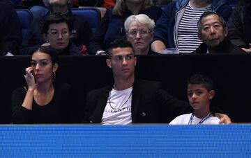 Cristiano made the most of the international break to watch the Djokovic v Isner match at the ATP Finals in London with Georgina Rodríguez and his eldest son.