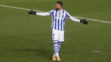 Soccer Football - Spanish Super Cup - Semi Final - Real Sociedad v FC Barcelona - Nuevo Arcangel, Cordoba, Spain - January 13, 2021 Real Sociedad's Willian Jose reacts after missing a penalty during the penalty shootout REUTERS/Jon Nazca