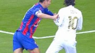 <strong>EL PENALTI A ÖZIL.</strong>