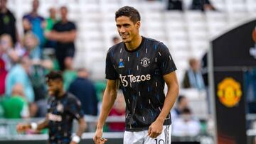 SEVILLE, SPAIN - MARCH 16: Raphael Varane of Manchester United warms up prior to the UEFA Europa League round of 16 leg two match between Real Betis and Manchester United at Estadio Benito Villamarin on March 16, 2023 in Seville, Spain. (Photo by Ash Donelon/Manchester United via Getty Images)