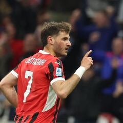 Zolotarchuk ¿De dónde es originario el apellido que portó Santi Giménez en el Milán vs Bolonia?