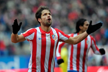 El mediapunta aterrizó en Madrid para incorporarse a la plantilla rojiblanca en agosto de 2011. Llegó prestado del Wolfsburgo y se ganó el amor colchonero de inmediato. Su calidad y visión fueron claves para levantar la Europa League, en la que fue el máximo asistente. Dos años después regresaría al Atlético de Madrid cedido, pero no rindió como en su primera etapa, la cual siempre será recordada por la afición rojiblanca.