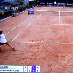 Escándalo en el tenis: vean el lío que organizó el juez de silla