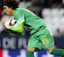 Liverpool y Arsenal no se olvidan del mexicano Ochoa