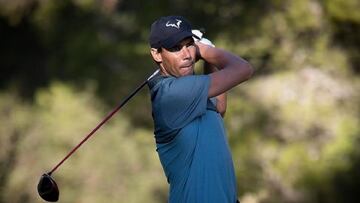 Nadal se olvida de sus problemas físicos jugando al golf