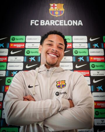 Felicidad plena del delantero brasile?o en su primer d¨ªa en el club blaugrana.