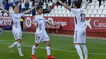 Susaeta, Febas y Eugeni celebran un gol del Albacete.