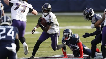 Jackson corri&oacute; para 136 yardas, incluida una escapada de 48 yardas a las diagonales, y Baltimore derrot&oacute; 20-13 a los Tennessee Titans en el Wild Card.