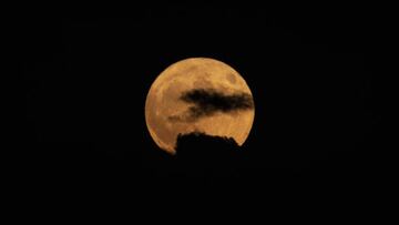 ANKARA, TURKIYE - JULY 13:  Super moon rises over Turkish capital Ankara on July 13, 2022.  A âsupermoonâ occurs when a full moon coincides with the Moon's closest approach to Earth in its elliptical orbit, a point known as perigee. (Photo by Volkan Furuncu/Anadolu Agency via Getty Images)