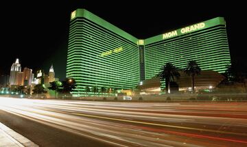 El hotel-casino de Las Vegas es uno de los sitios más concurridos por los aficionados al deporte y otro tipo de entretenimiento. El box es su fuerte, aunque los artistas más reconocidos del mundo se han presentado ahí para dar un salto estrepitoso en su carrera.