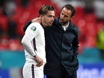 Jack Grealish y Gareth Southgate, jugador y exseleccionador de Inglaterra, tras un partido.