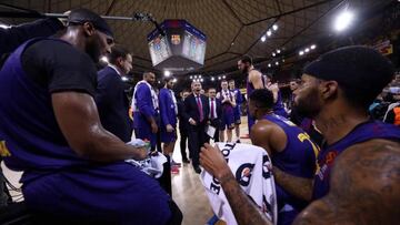 La plantilla del Barça aceptó la rebaja salarial del 70 por ciento.
