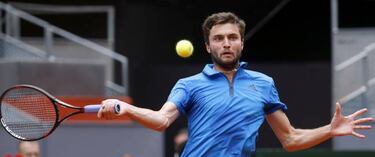 Djokovic and Murray stroll into Madrid quarter finals