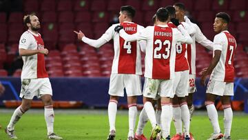 Soccer Football - Champions League - Group C - Ajax Amsterdam v Sporting Lisbon - Johan Cruijff ArenA, Amsterdam, Netherlands - December 7, 2021 Ajax Amsterdam's Antony celebrates scoring their second goal with teammates REUTERS/Piroschka Van De Wouw