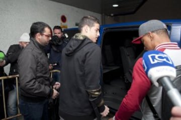 James Rodríguez convocó a decenas de colombianos e hinchas del Real Madrid en la clínica de Murcia en donde fue operado del quinto metatarsiano.