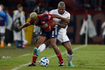 Con goles de Andrés Ibargüen y Déinner Quiñones, Medellín venció 2-1 a Nacional de Montevideo en el Atanasio Girardot. El Poderoso sigue en la pelea por clasificar a octavos.