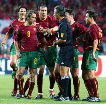 Joao Pinto agredió al árbitro argentino Ángel Sánchez en un partido entre Portugal y Corea del Sur en el Mundial de 2002. Después, el Comité Disciplinario de la FIFA le castigó seis meses atendiendo a las explicaciones del colegiado, que dijo que le había dado un puñetazo en las costillas. La sanción se redujo a cuatro meses por el buen comportamiento que el jugador había tenido en los campos a lo largo de su carrera. 