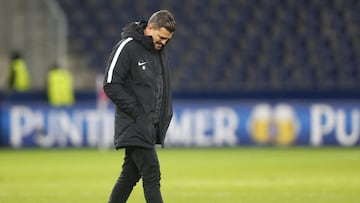 Tras iniciar su carrera de entrenador en la cantera del FC Barcelona, su carrera ha estado fuera de España, en Israel, Maccabi Tel Aviv, y en Inglaterra, Brighton y Watford, hasta llegar al banquillo del Red Bull Salzburgo, equipo que domina la liga austriaca con puño de hierro.