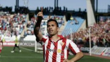 Charles celebra un gol.