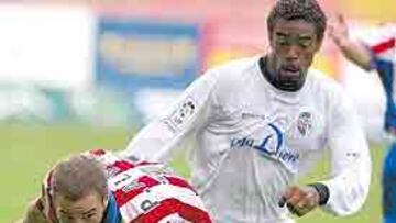 <b>SORPRESA. </b>El Salamanca ganó por dos despistes de la zaga asturiana.