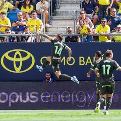 Aleix Garcia echa por tierra el esfuerzo titánico del Cádiz