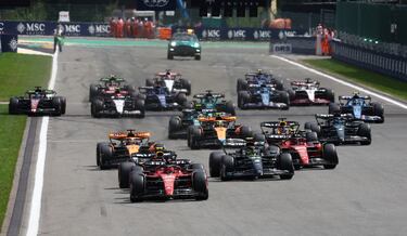 Charles Leclerc comenzó desde la pole, aunque poco tardó el Red Bull de Sergio Perez en arrebatarle la primera posición en carrera.