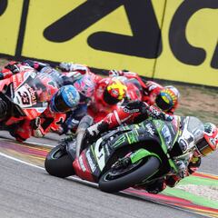 Rea gana una accidentada primera carrera en Aragón