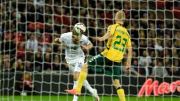 Harry Kane marc&oacute; de cabeza en su debut con Inglaterra.