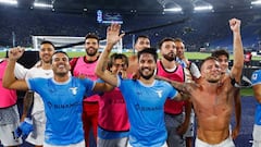 Pedro y Luis Alberto, en primer término, festejan la victoria del Lazio ante el Inter.