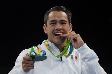 El pugilista ganó la medalla de bronce en la categoría de los 75 kg en los Juegos Olímpicos de Río Janeiro de 2016. Ahora, en una nueva etapa como profesional, Rodríguez marcha invicto con seis triunfos en el ring.