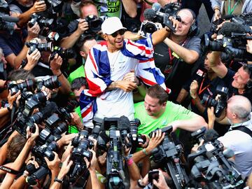 Hamilton gana su cuarto título de Fórmula 1 en el GP de México, con su peor posición de año y a falta de dos carreras para que termine el Mundial. 