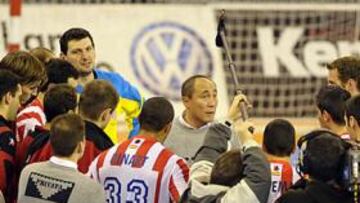 <b>RECELO. </b>Dujsebaev imparte órdenes y no admite confianzas.