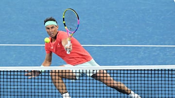 Consulta cómo y dónde ver y a qué hora es el encuentro del cuadro individual del Torneo de Brisbane entre Rafa Nadal y Dominic Thiem, en el regreso de Nadal casi un año después.