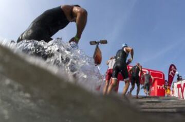 El campeonato de Ironman consiste en 3,8 km de natación, 180 km en bici y 42,2 km a pie