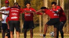 Sánchez y Bravo felicitaron por Twitter al plantel de Palestino