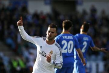 El delantero del Real Madrid Jesé Rodríguez celebra con sus compañeros el gol marcado al Getafe, durante el partido de la vigésimo cuarta jornada de liga de Primera División.