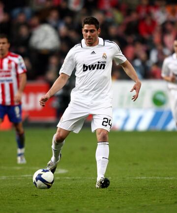 Canterano del Real Madrid, jugó en el equipo blanco entre 2004 y 2007. En  la temporada 2007-2008 fue traspasado a Osasuna con una opción de recompra que el Real Madrid hizo efectiva, así que el murciano regresó al club madridista la temporada 2008-2009.