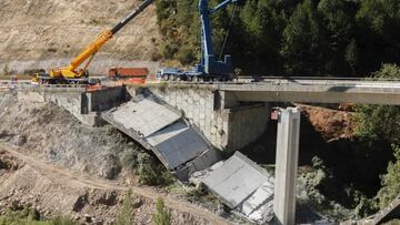 La peligrosa demolici車n del viaducto de El Castro